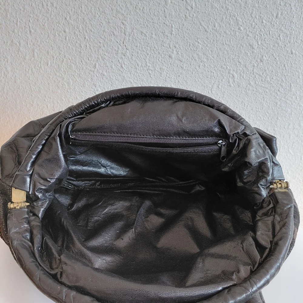 Vintage 1980s Park Avenue Int ? Black Gold Leather Fabrick Handbag Purse .